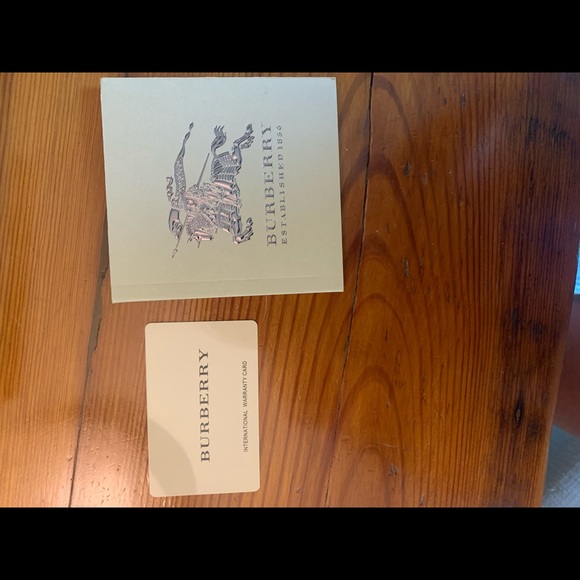 Rose gold Burberry watch with leather band. - Picture 5 of 6